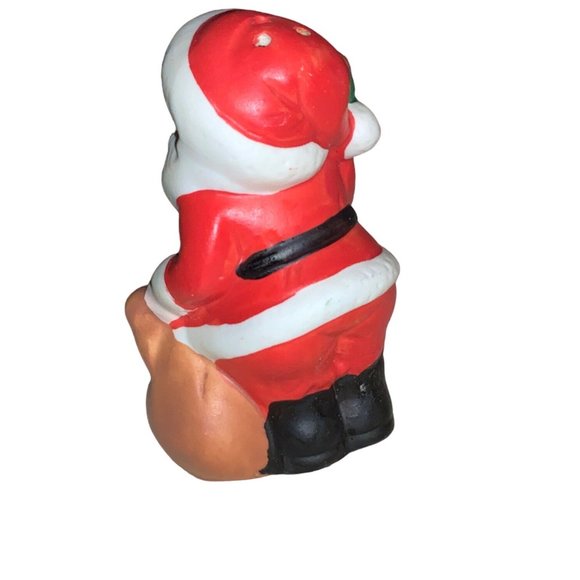 Santa and Mrs Claus Salt and Pepper Shaker Set - Picture 6 of 9